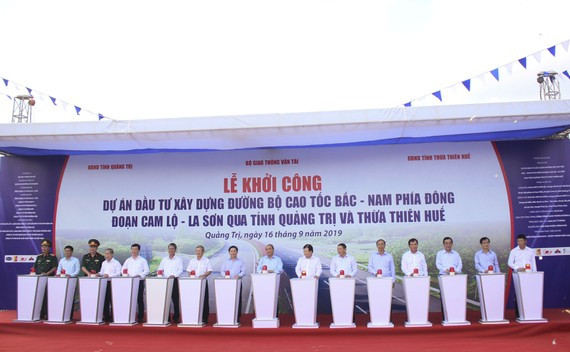 Khởi công Dự án thành phần Dự án đường bộ cao tốc Bắc Nam phía Đông giai đoạn 2017-2020 đoạn Cam Lộ - La Sơn 