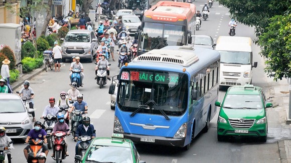 Kết quả hình ảnh cho LÃN ÄÆ¯á»NG ƯU TIÃN CHO XE BUÃT tphcm