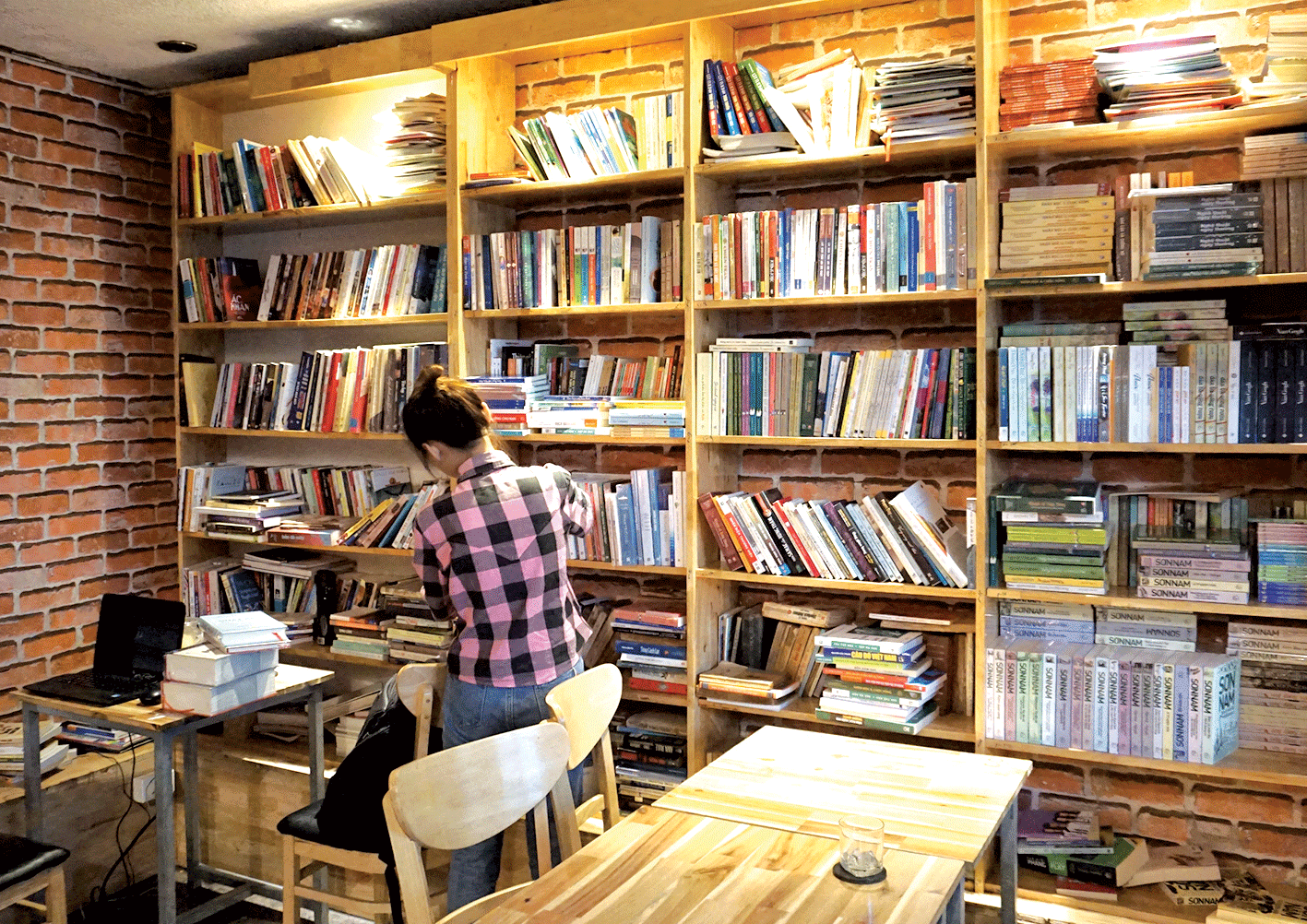 Hiệu sách độc lập: Hút khách bằng sự khác biệt ảnh 1