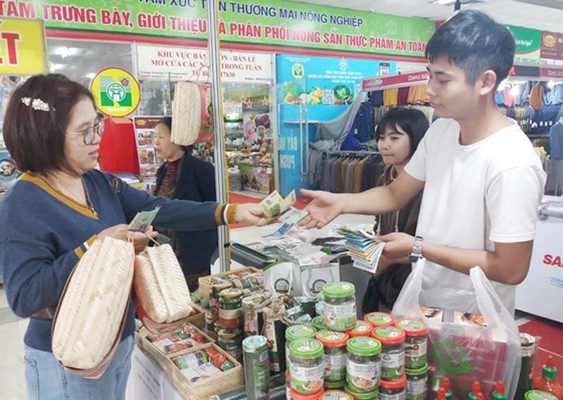 Các doanh nghiệp tăng thêm 20-25% hàng hóa cho người dân mua sắm tết