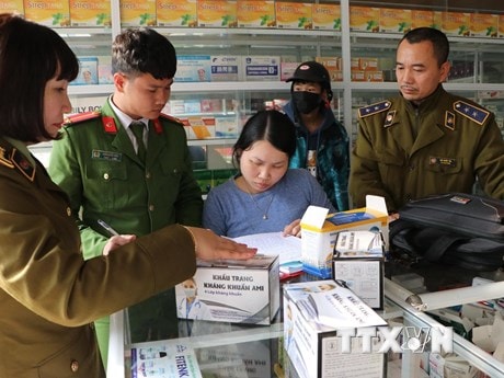 Dịch virus Corona: Xử lý 85 cửa hàng kinh doanh tăng giá khẩu trang