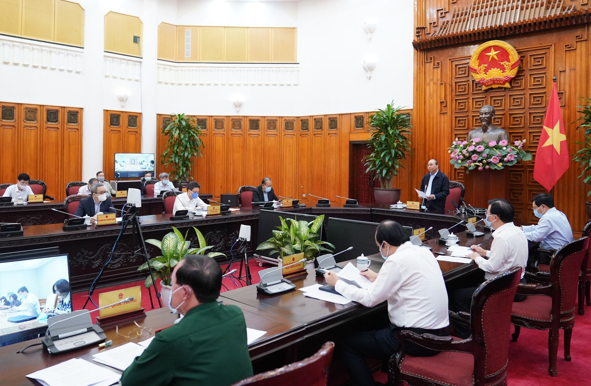 Thủ tướng chủ trì họp Thường trực Chính phủ về phòng chống dịch Covid-19