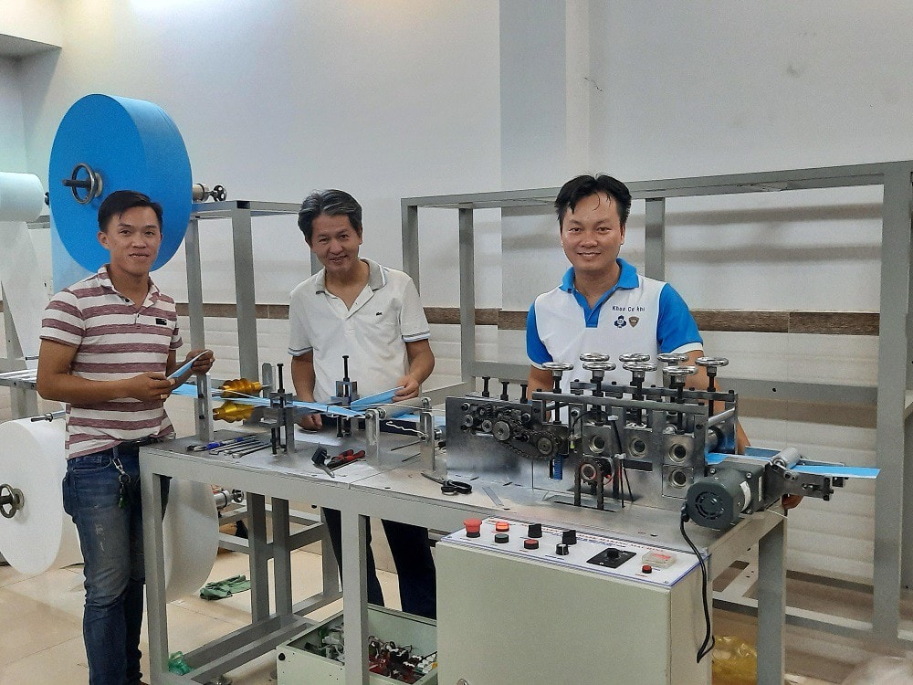 Khoa Cơ khí Trường ĐH Bách khoa TPHCM: Chế tạo thành công máy làm khẩu trang y tế