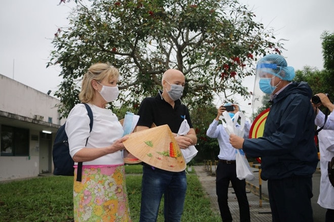 Đưa du khách Anh về nước và đón công dân có hoàn cảnh đặc biệt khó khăn về Việt Nam