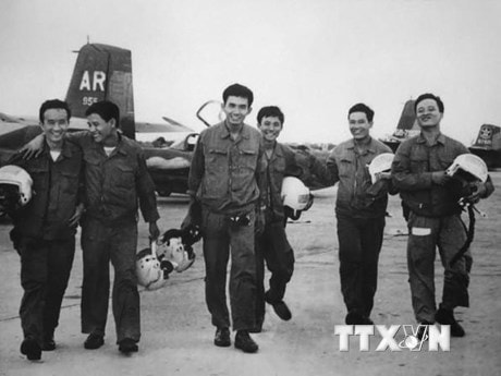 Phi đội Quyết Thắng với những buổi học cấp tốc chuyển loại máy bay