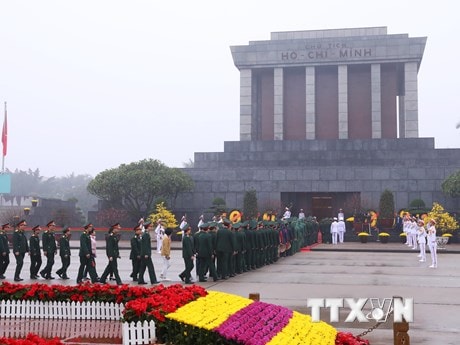 Tổ chức phục vụ nhân dân vào Lăng viếng Chủ tịch Hồ Chí Minh