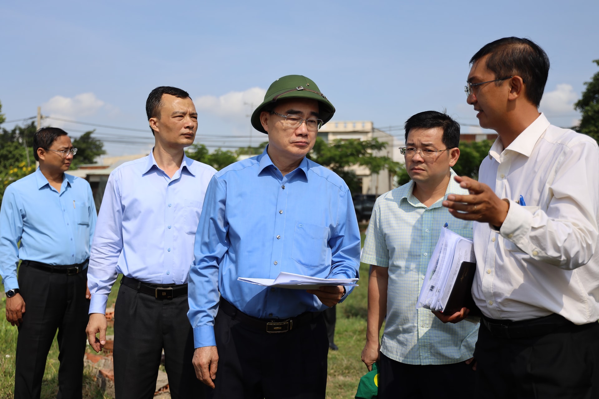 Bí thư Thành ủy Nguyễn Thiện Nhân kiểm tra tình trạng xây dựng trái phép ở Bình Chánh