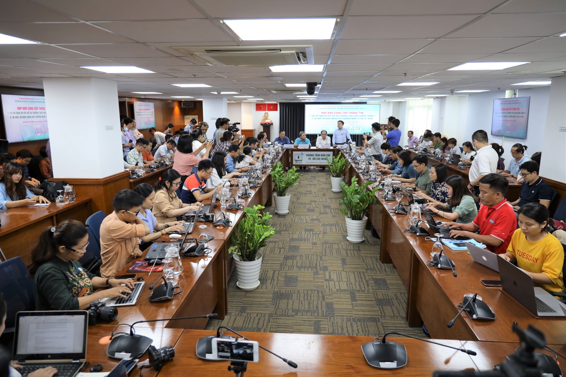 Sẽ triển khai các biện pháp trấn an tâm lý cho học sinh trong vụ tai nạn cây đổ