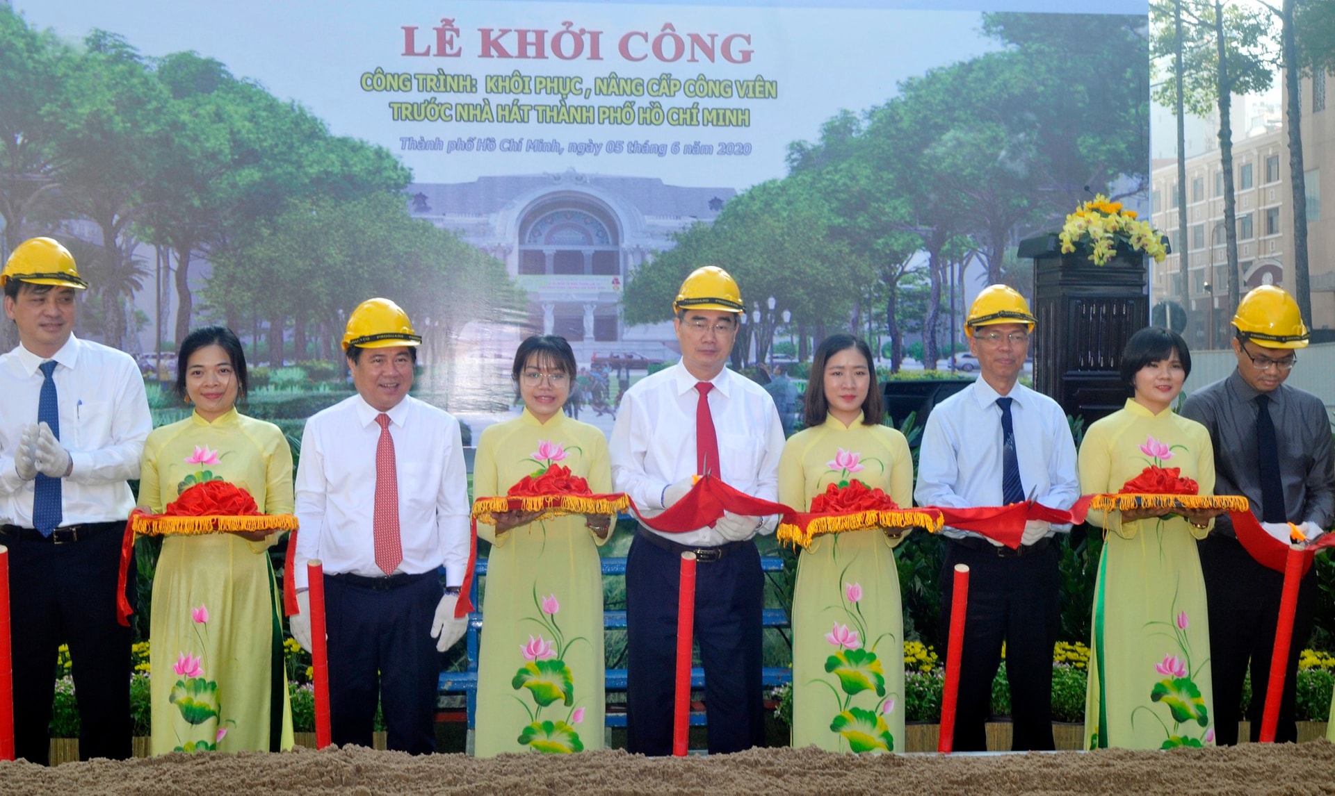 Khởi công công trình khôi phục, nâng cấp công viên trước Nhà hát Thành phố