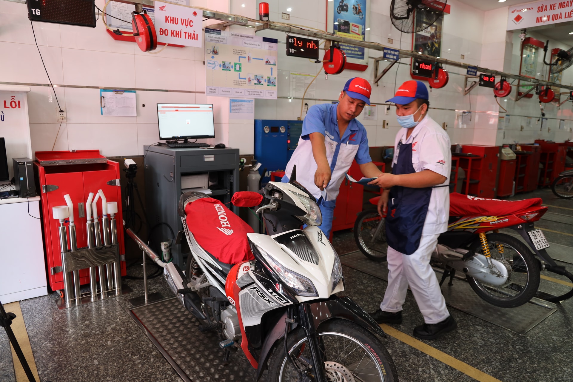 Đẩy mạnh vận động người dân tham gia kiểm tra khí thải xe mô tô, xe gắn máy 