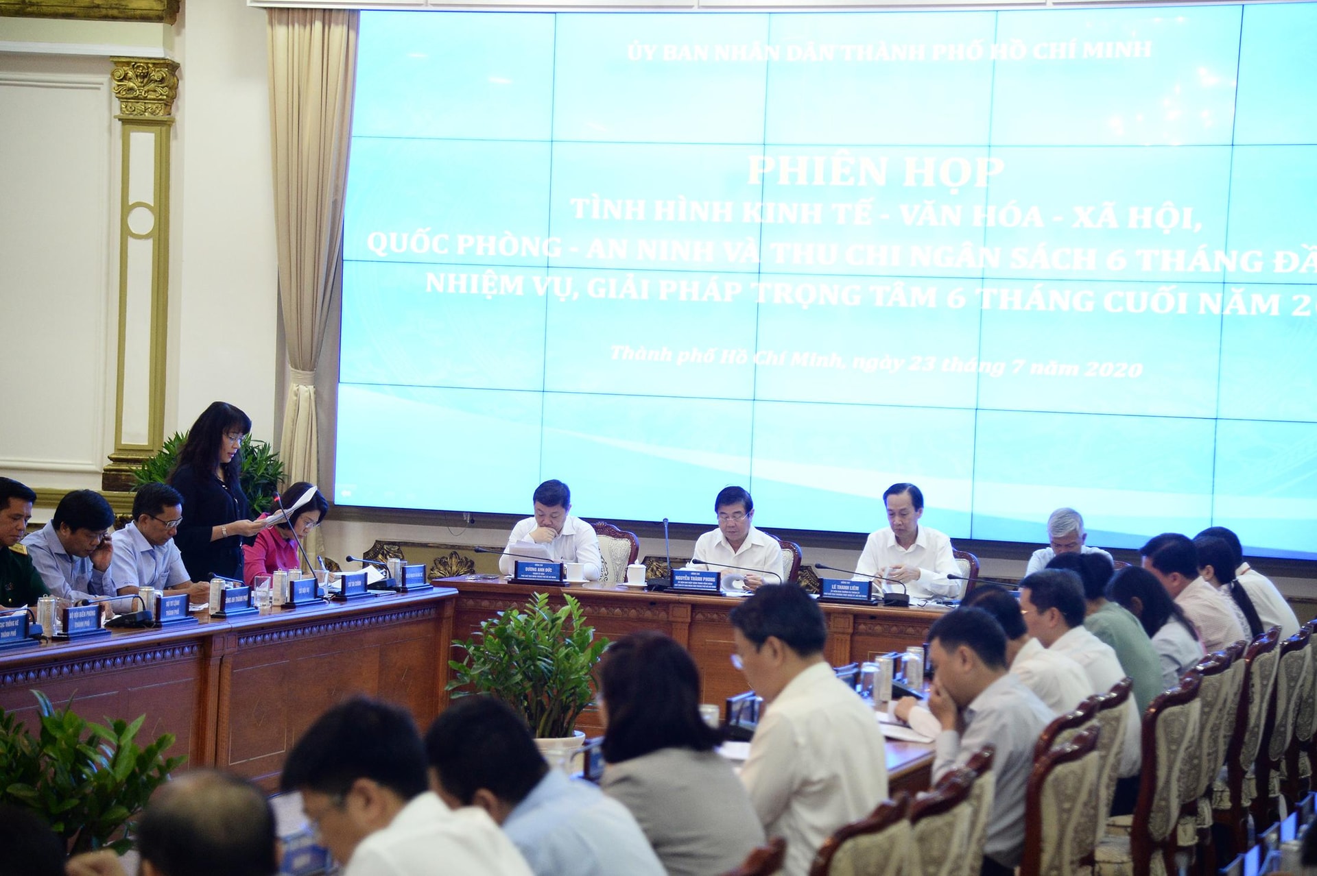 Cập nhật hình ảnh Phiên họp về tình hình kinh tế - xã hội TPHCM 6 tháng đầu năm 2020