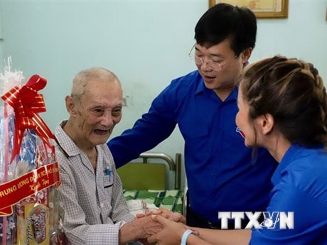 Tuổi trẻ cả nước tri ân các anh hùng liệt sỹ, người có công