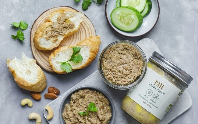 TPHCM: 7 bệnh nhân nhập viện do ăn pate Minh Chay còn nguy kịch