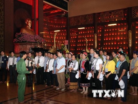 Chuyến đi mang nhiều ý nghĩa của các già làng, trưởng bản ưu tú