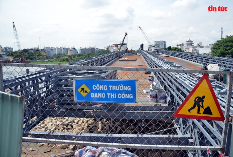 Thông tin ban đầu về sự cố xà lan va vào nhịp 6 cầu thép An Phú Đông