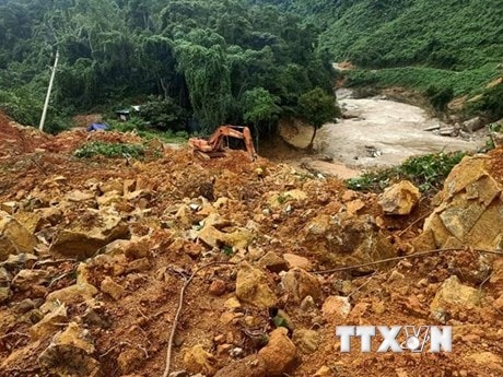 Tổ chức tang lễ 13 đồng chí hy sinh tại Rào Trăng 3 vào ngày 18/10