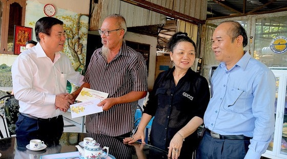 Đề xuất chi gần 813 tỷ đồng tặng người dân TPHCM ăn Tết Tân Sửu 2021