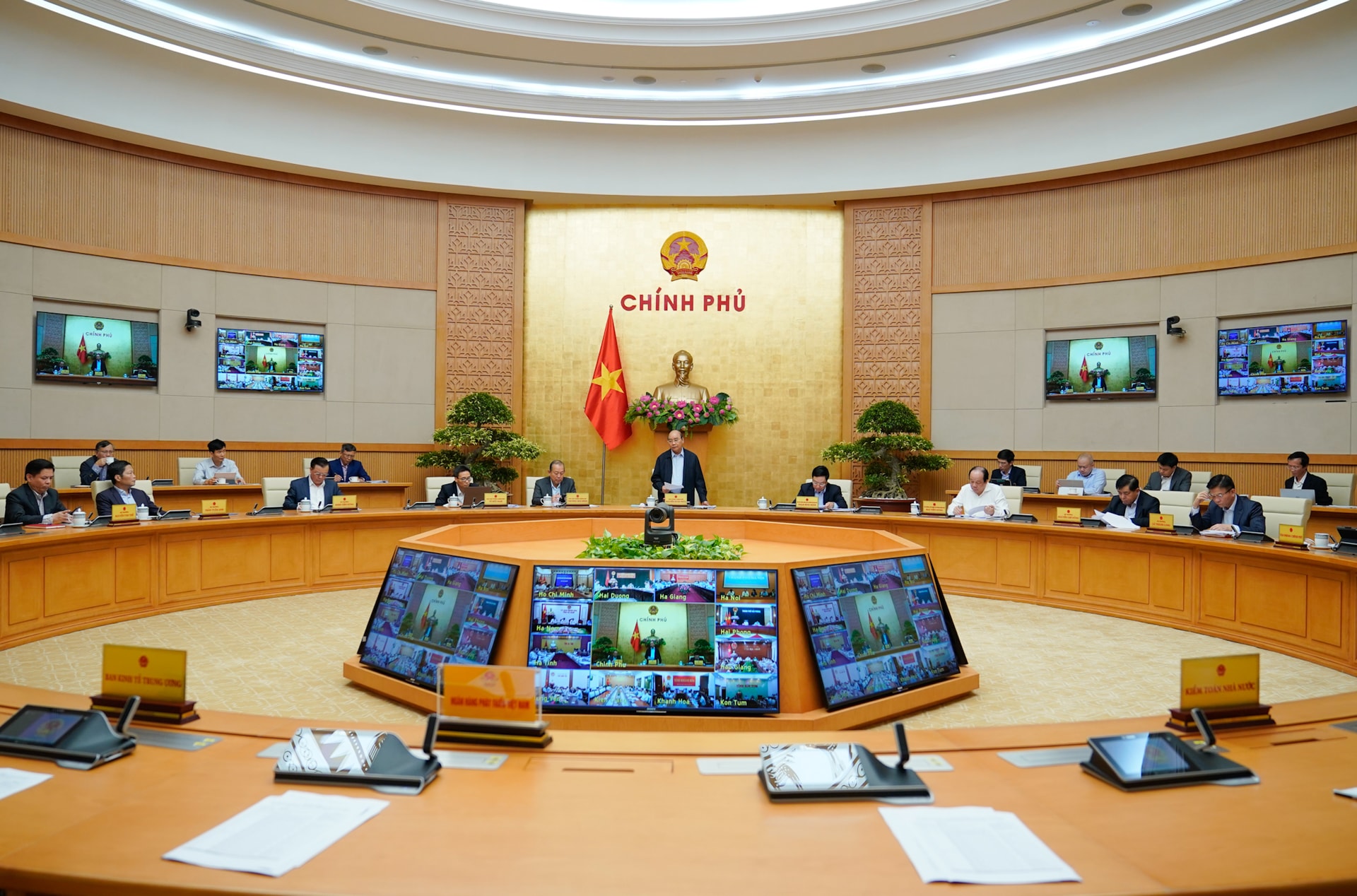 Thủ tướng Nguyễn Xuân Phúc: Phải có chế tài mạnh mẽ trong giải ngân vốn ODA