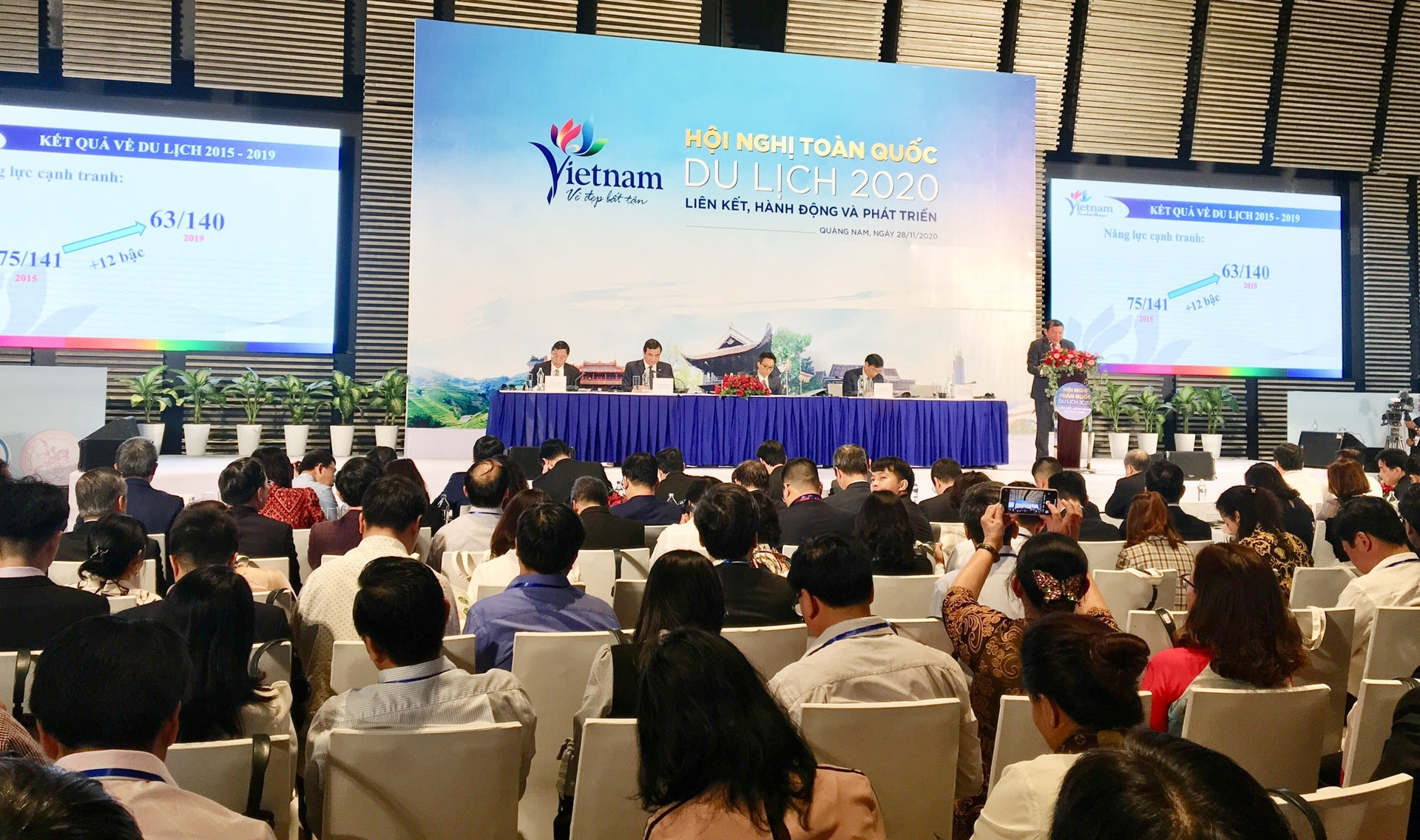 Hàng trăm doanh nghiệp bắt tay nhau tìm cách kích cầu du lịch miền Trung