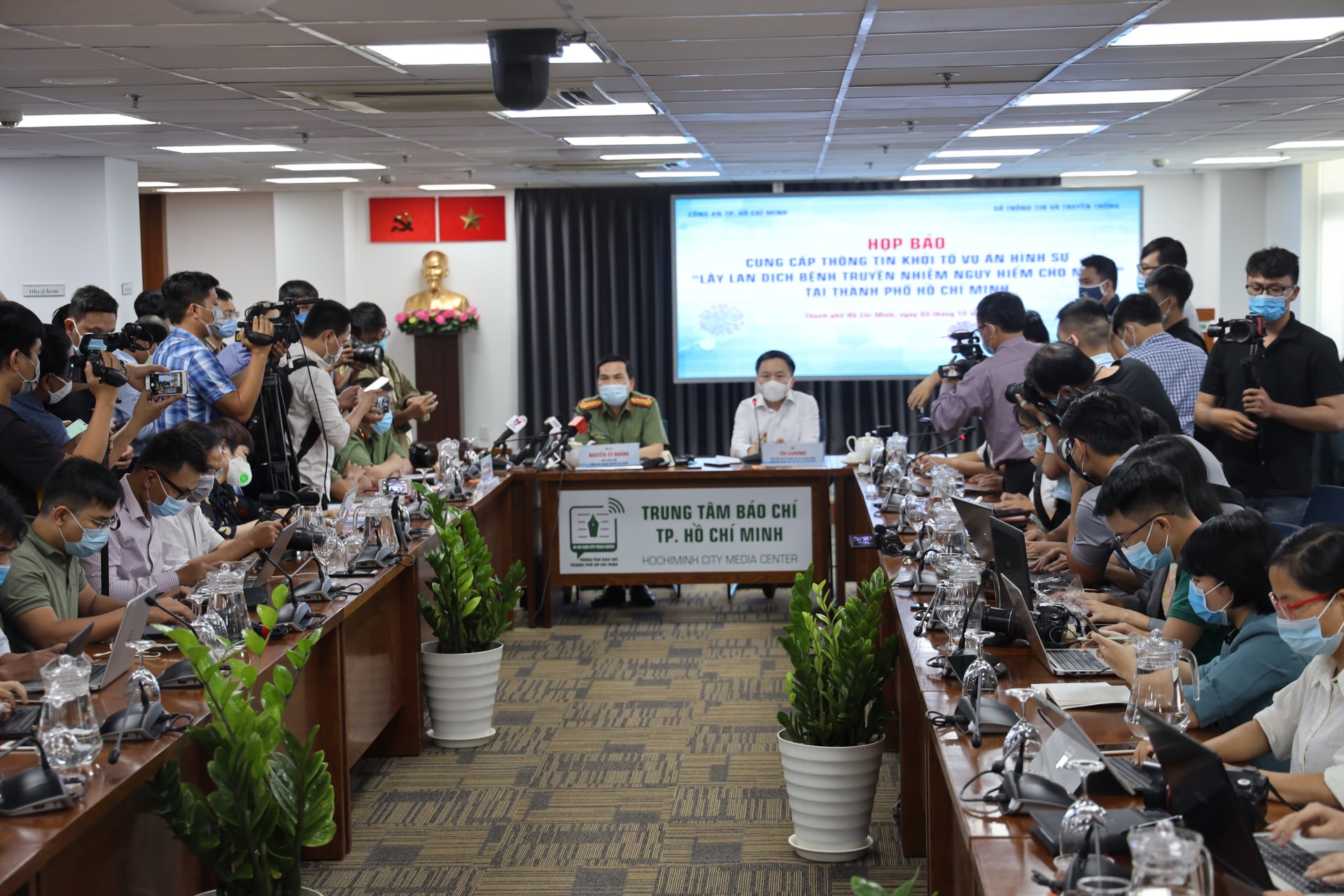 Họp báo thông tin về khởi tố vụ án hình sự "Làm lây lan dịch bệnh truyền nhiễm nguy hiểm cho người"