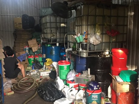 TP. Hồ Chí Minh: Khởi tố đường dây sản xuất, buôn bán dầu nhớt giả