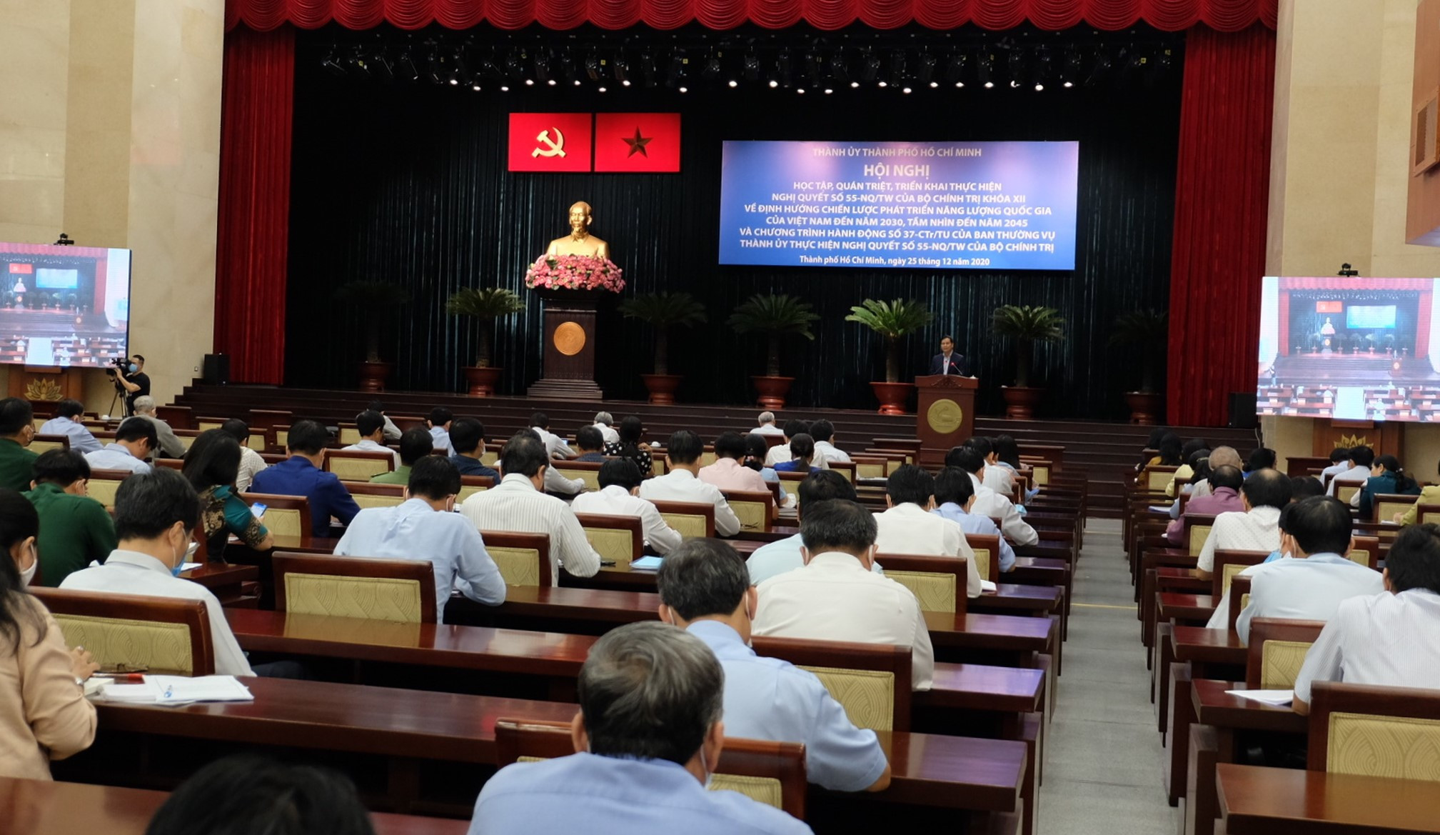 Ưu tiên khai thác, sử dụng hiệu quả năng lượng tái tạo
