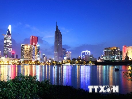 Thành phố Hồ Chí Minh duy trì tăng trưởng kinh tế và ổn định xã hội
