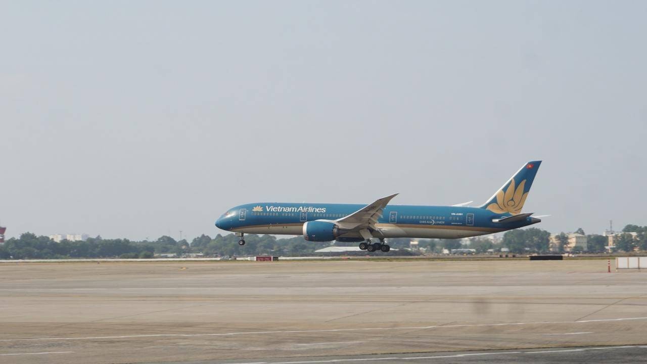 Hoàn thành sửa chữa, nâng cấp đường băng sân bay Tân Sơn Nhất và Nội Bài