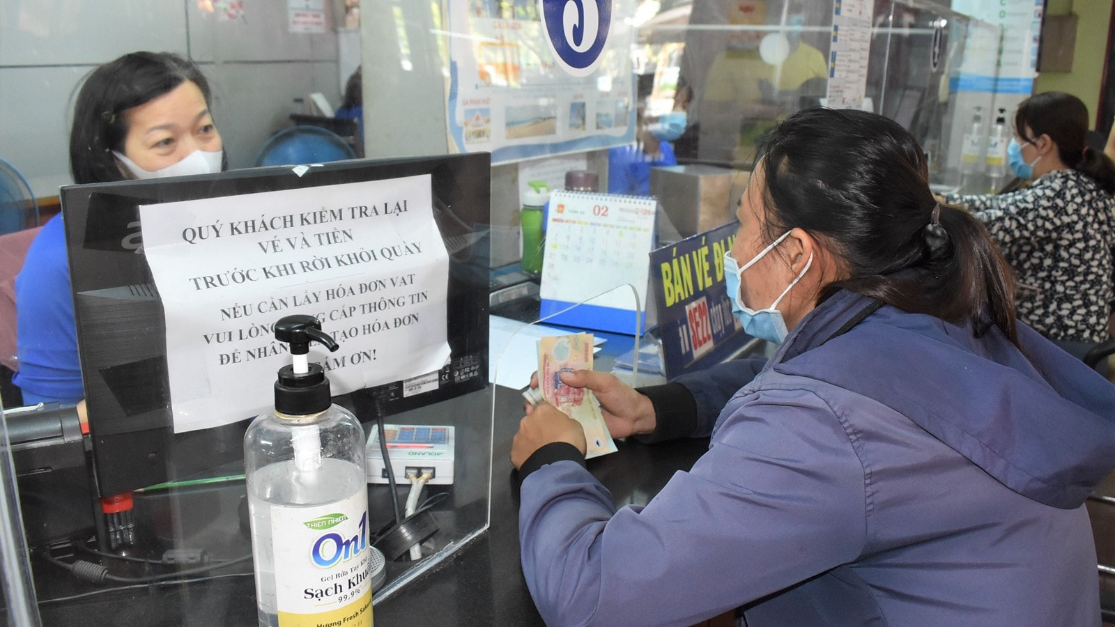 Ngăn chặn dịch Covid-19 tại bến xe, nhà ga