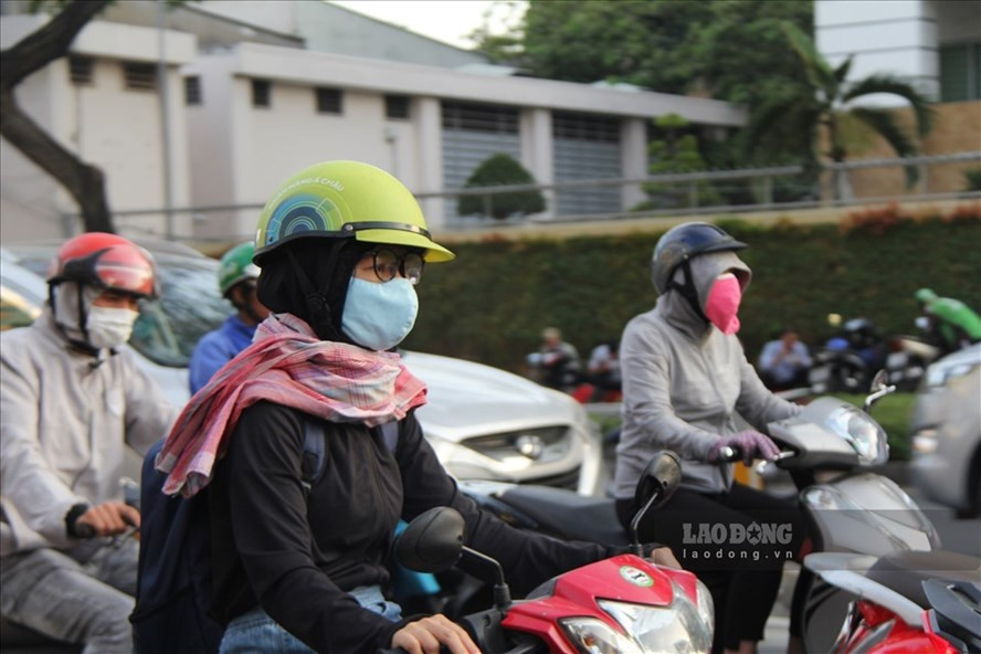 TPHCM: Thời tiết cuối tuần se lạnh, chất lượng không khí "báo động đỏ"
