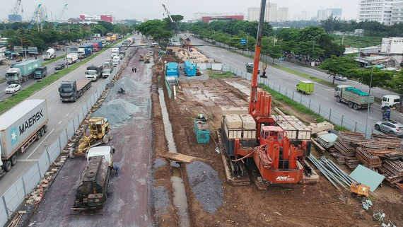 TPHCM: Thi công xuyên tết 2 công trình giao thông trọng điểm