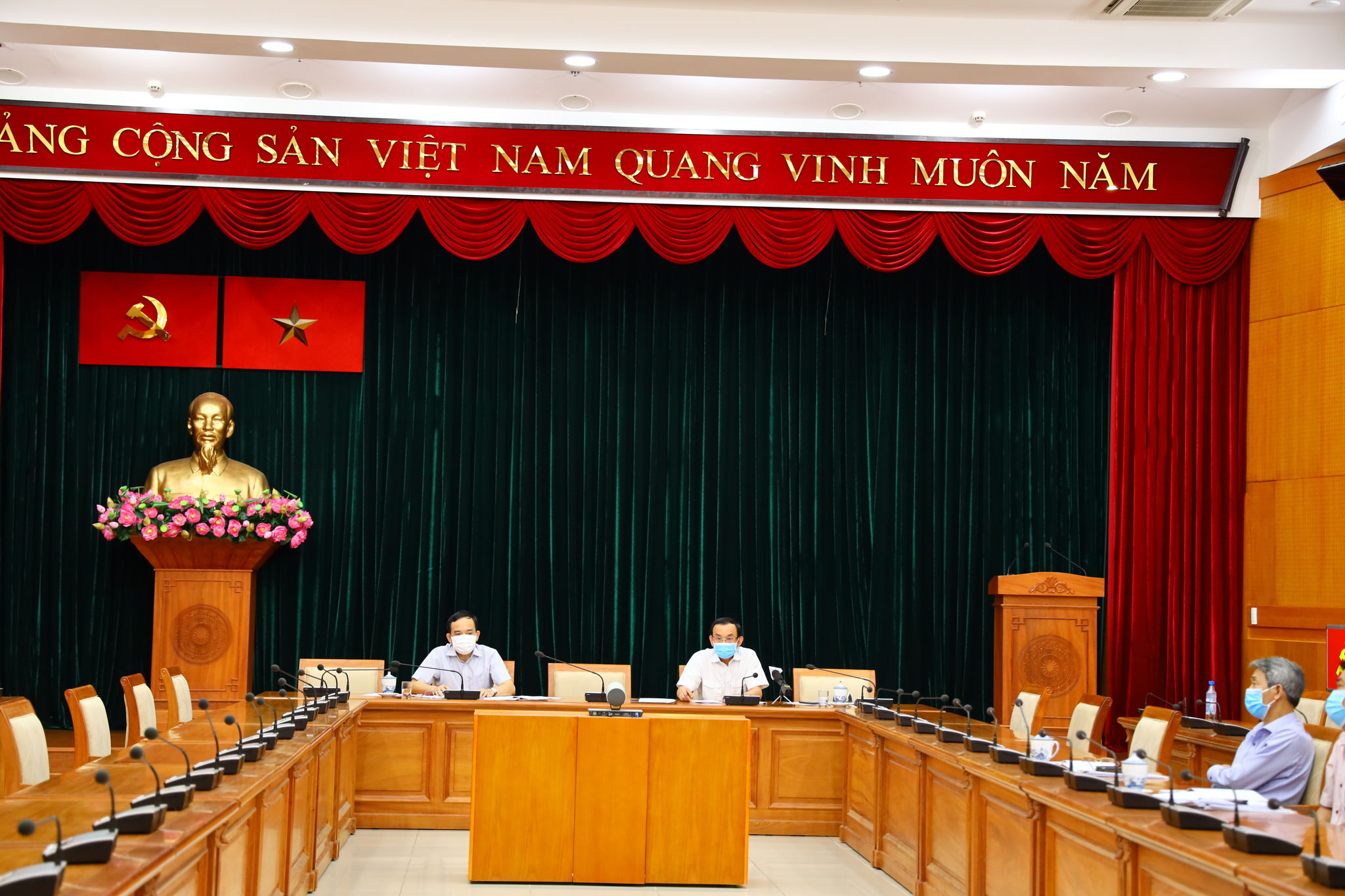 Hình ảnh họp Ban chỉ đạo Thành phố về phòng chống dịch Covid-19 ngày 9/2
