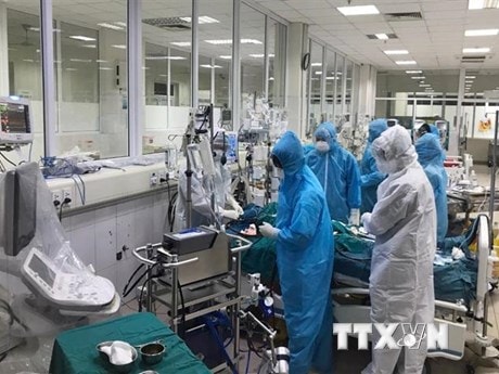 Những người ''quên'' Tết vì bệnh nhân mắc COVID-19