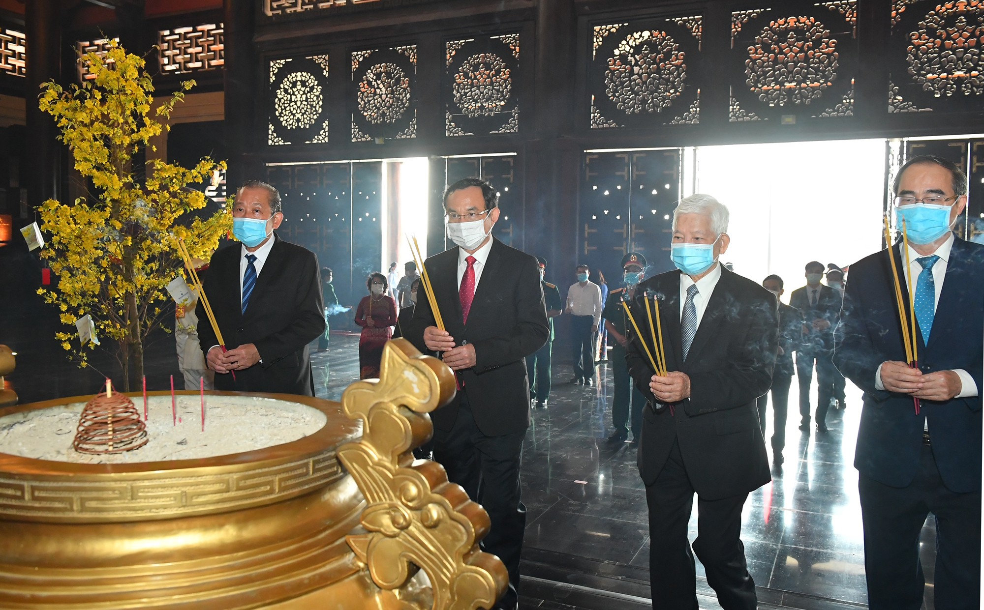Dâng hương, dâng hoa nhân ngày họp mặt truyền thống cách mạng Sài Gòn - Chợ Lớn - Gia Định - TPHCM