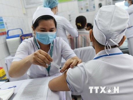 TP.HCM triển khai tiêm 100 liều vaccine phòng COVID-19 đầu tiên