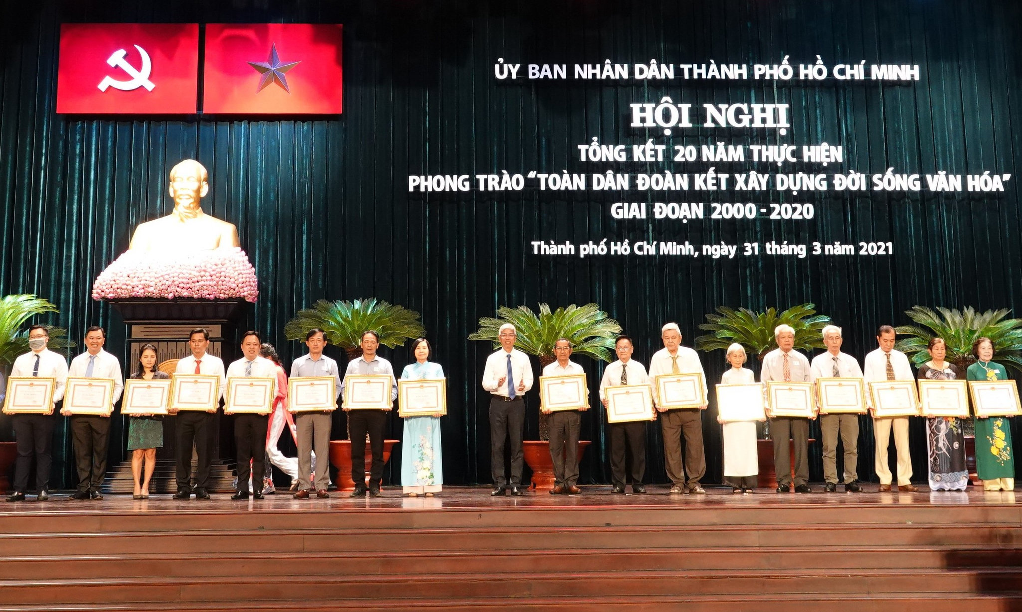 Chấm dứt việc bình xét các danh hiệu mang tính hình thức