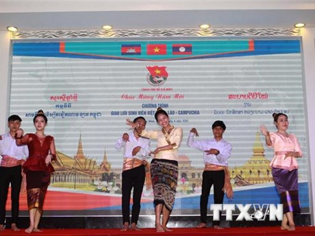 Lãnh đạo TP.HCM gặp gỡ sinh viên Lào, Campuchia nhân dịp Tết cổ truyền