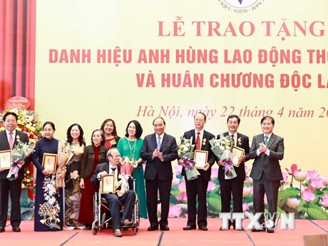 Chủ tịch nước trao tặng nhiều danh hiệu cao quý cho các nhà khoa học
