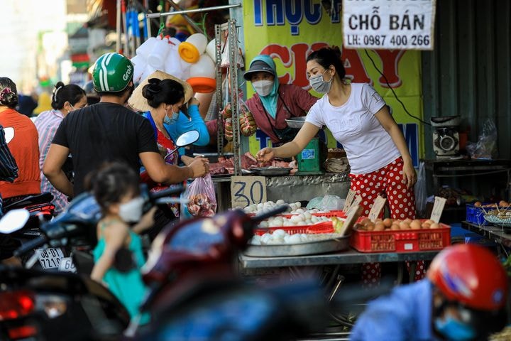 Tạm ngưng hoạt động đối với toàn bộ các hàng hóa không thiết yếu tại các chợ truyền thống