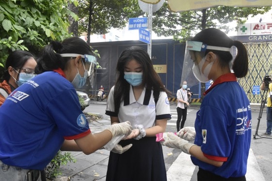 Phó chủ tịch UBND TPHCM kiểm tra công tác tổ chức Kỳ thi tốt nghiệp THPT năm 2021