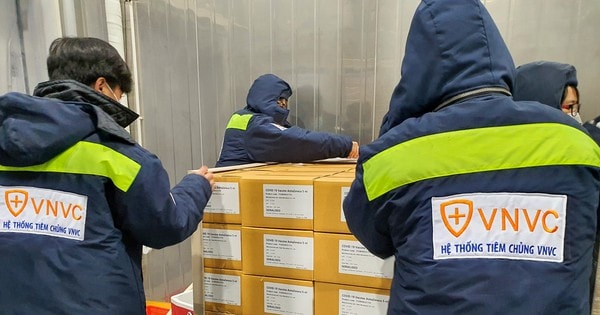 Hơn 1,2 triệu liều vaccine Covid-19 của AstraZeneca được VNVC bàn giao cho Bộ Y tế