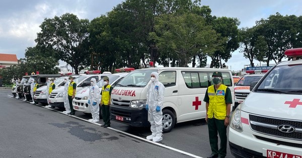 Bộ Tư lệnh TPHCM bàn giao nhân lực, tài lực cho Sở Y tế TPHCM chống dịch Covid-19