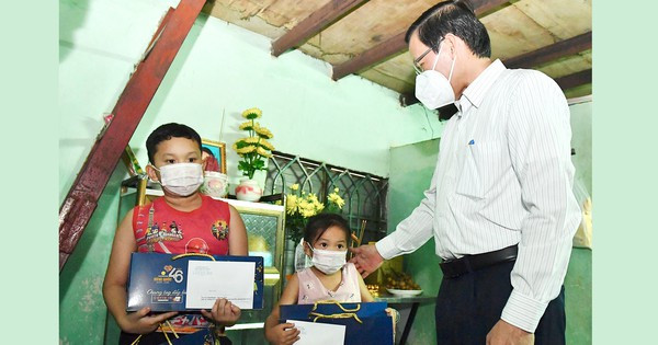 Chủ tịch UBND TPHCM Phan Văn Mãi: “Thành phố sẽ chăm lo các cháu“
