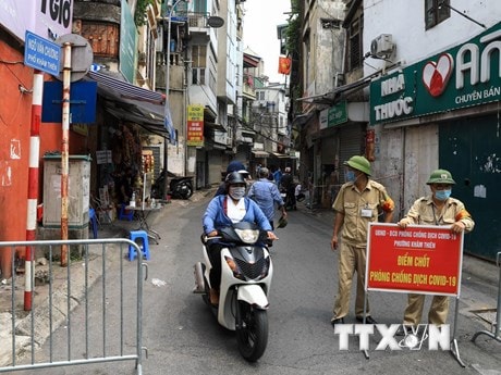 Thích ứng với COVID-19: Phải thực sự bắt đầu từ cơ sở, từ người dân