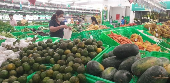 Người dân đến mua hàng tại MM Mega Market