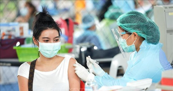 TPHCM kêu gọi người dân trên 18 tuổi đăng ký tiêm vaccine qua tổng đài 8066