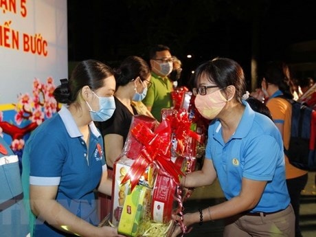 TPHCM sẽ chăm lo Tết cho cả người lao động bị mất việc do COVID-19