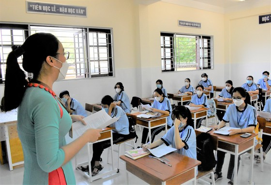 Giờ học của cô và trò lớp 12A1, Trường THCS-THPT Thạnh An