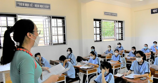 2 trường đầu tiên của TPHCM mở cửa trở lại: Học sinh nô nức tựu trường