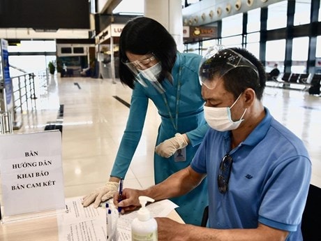 Khách đi máy bay, tàu hỏa không phải kê khai cam kết phòng chống dịch